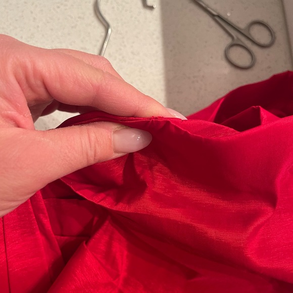 Red gown size L - Picture 4 of 6